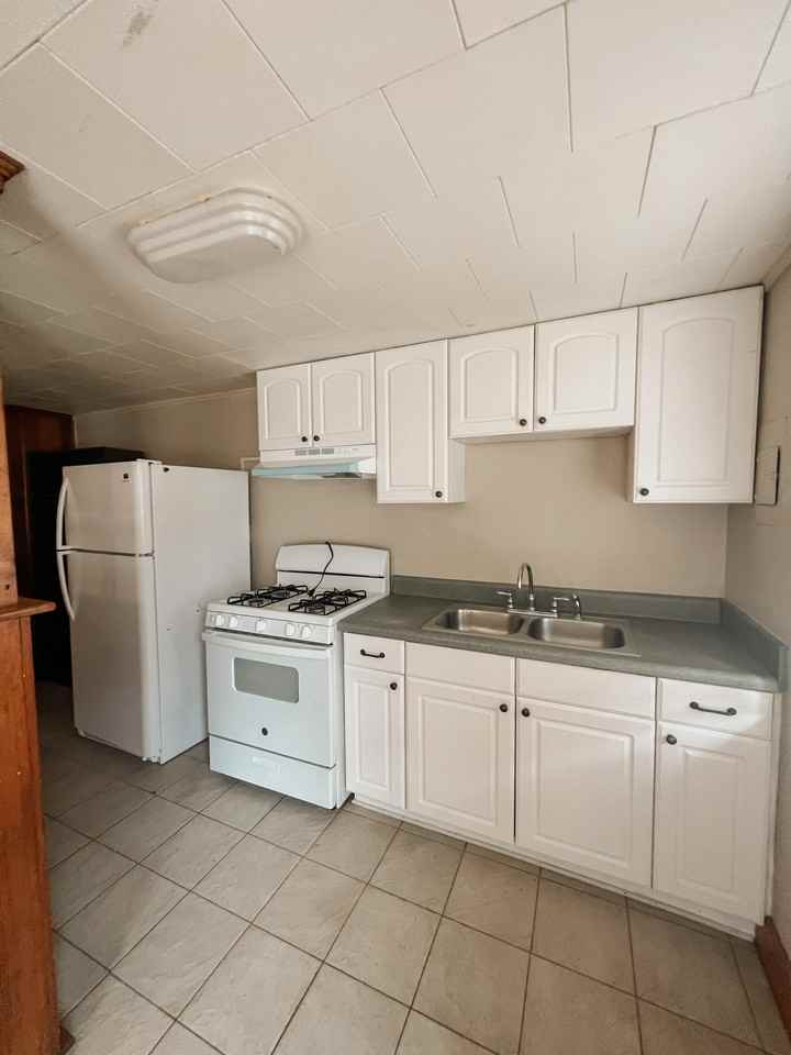 33 Magnolia Ave Se #A - Photo 3 of 18