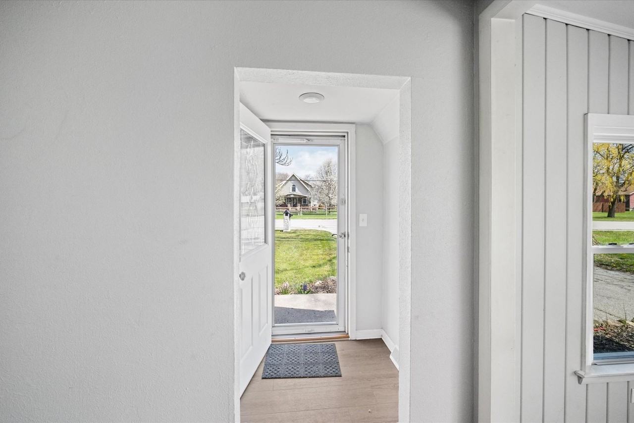 8303 Summerfield Rd - Photo 3 of 26