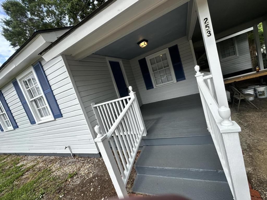 253 Parkway St W - Photo 2 of 15