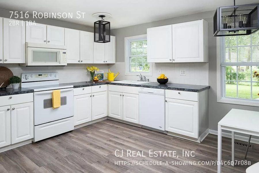 7516 Robinson St - Photo 3 of 9