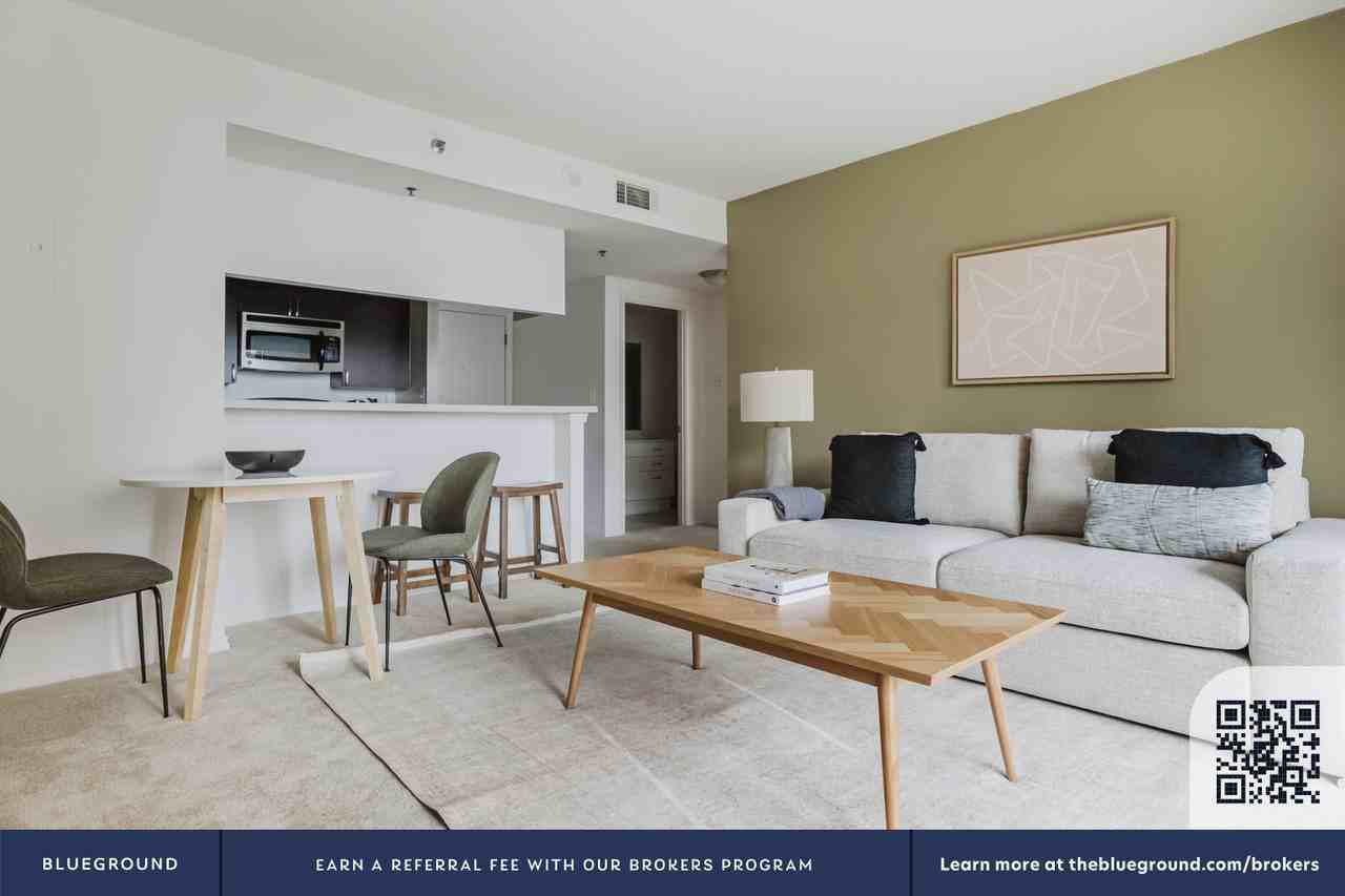 850 N Randolph St #890 - Photo 5 of 20