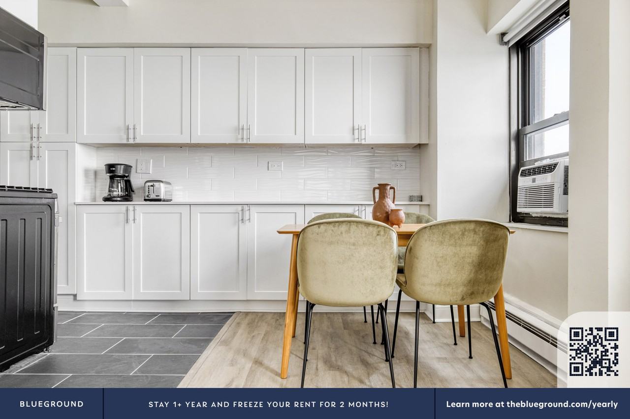 1400 North Lake Shore Drive - Photo 7 of 35