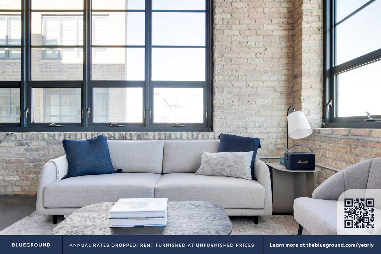 2061 North Southport Avenue - Photo 3 of 32