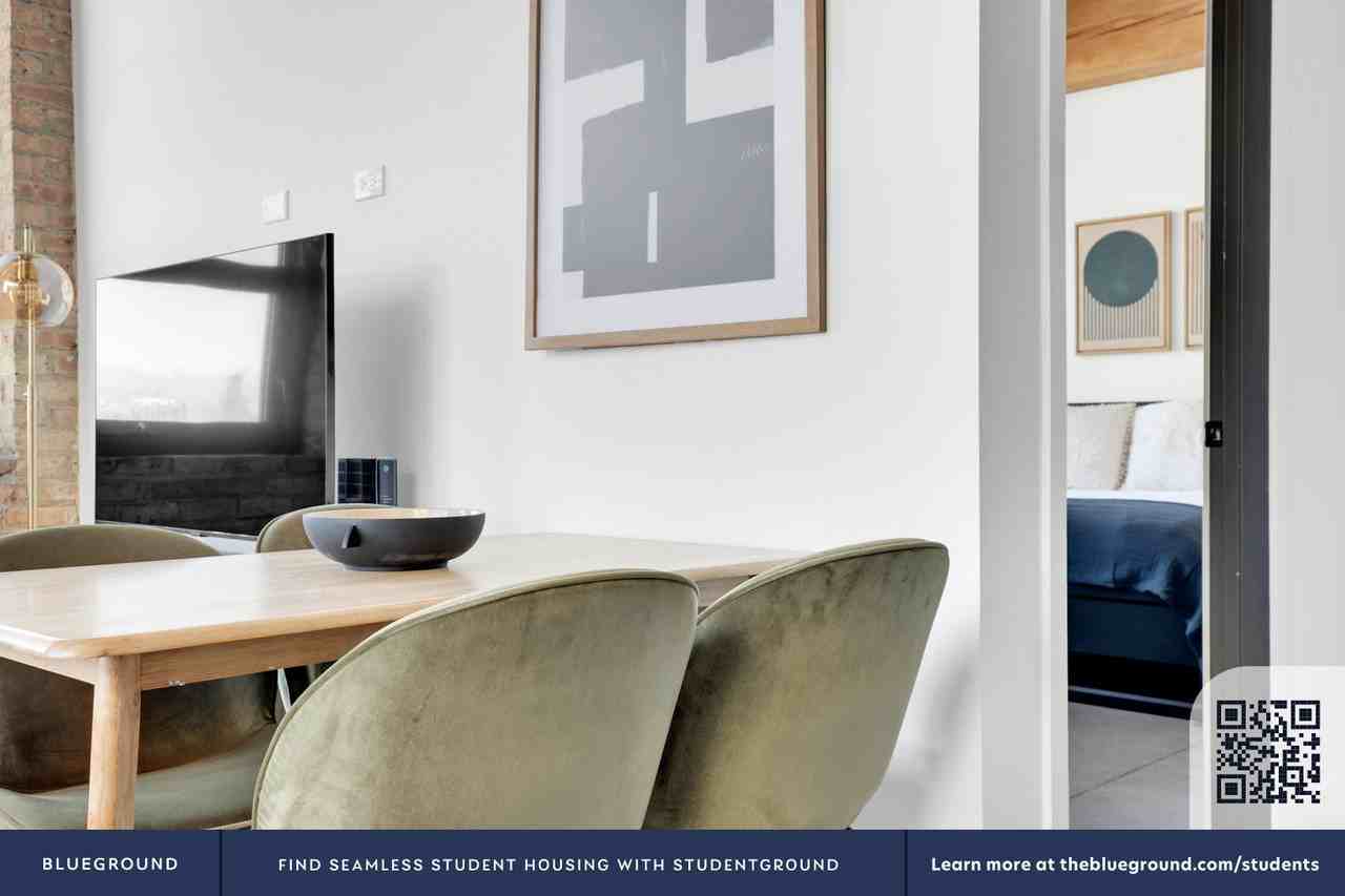 2061 North Southport Avenue - Photo 6 of 32