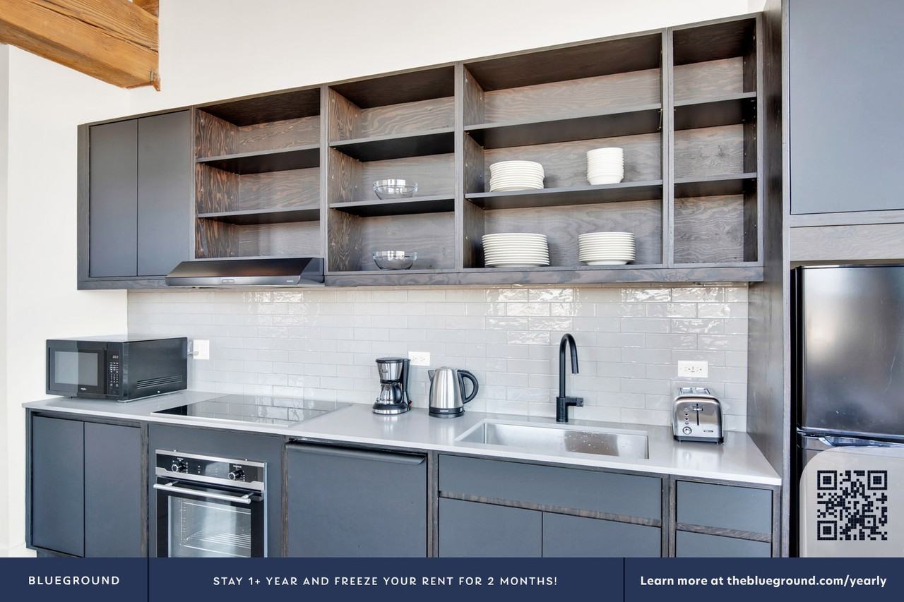 2061 North Southport Avenue - Photo 7 of 32