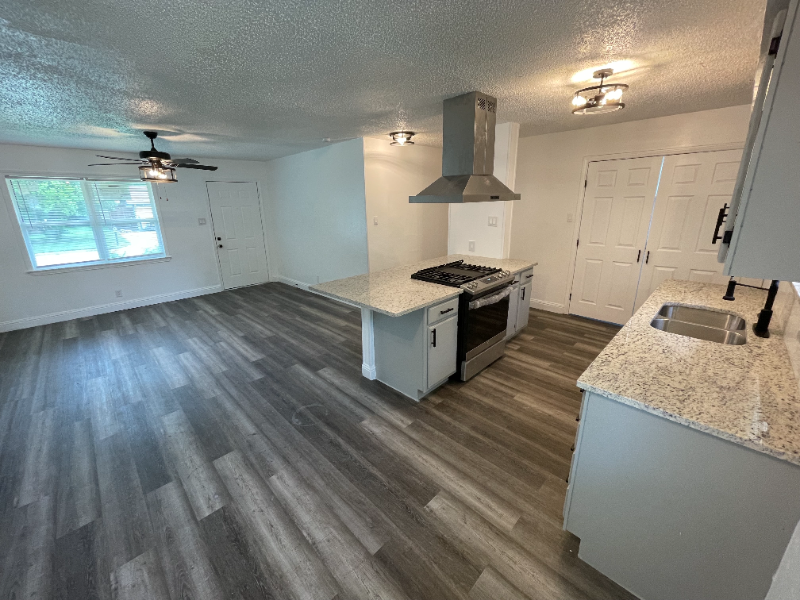 604 S Wilson St - Photo 2 of 10