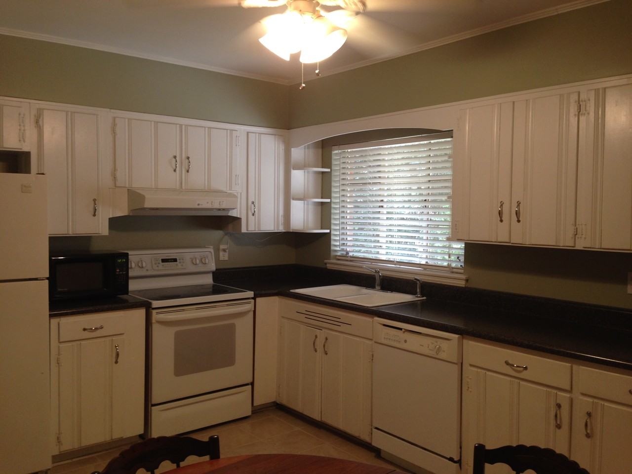 276 Hillcrest Dr - Photo 3 of 14