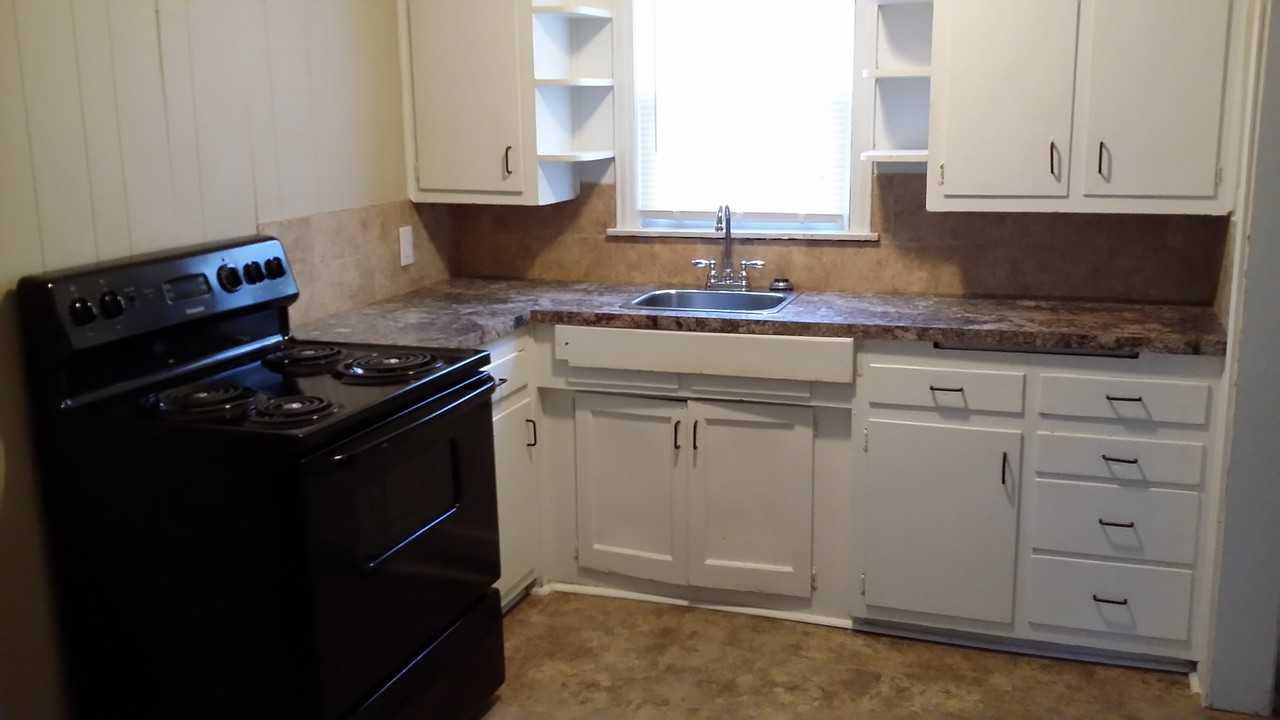 2227 N Minneapolis St - Photo 3 of 7