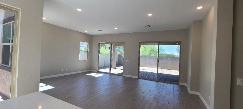 14039 West Desert Flower Drive - Photo 5 of 10