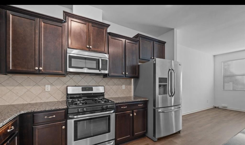 3249 Yarmouth Ln - Photo 3 of 9