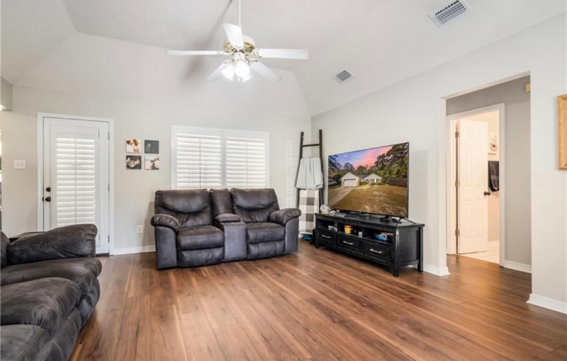 6382 Woodside Dr N - Photo 3 of 15