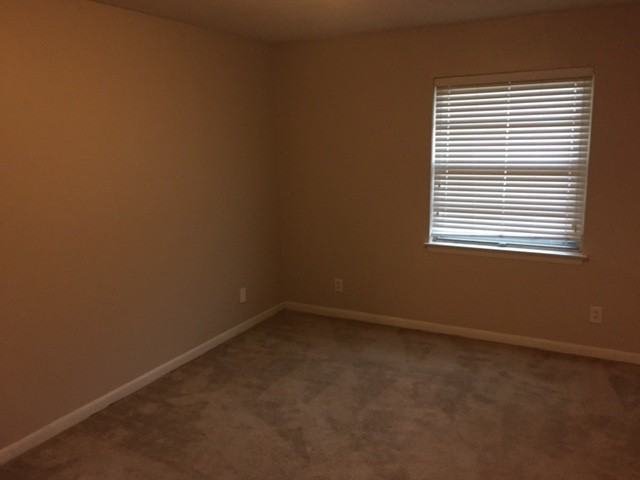 1422 Nantucket Dr - Photo 3 of 13