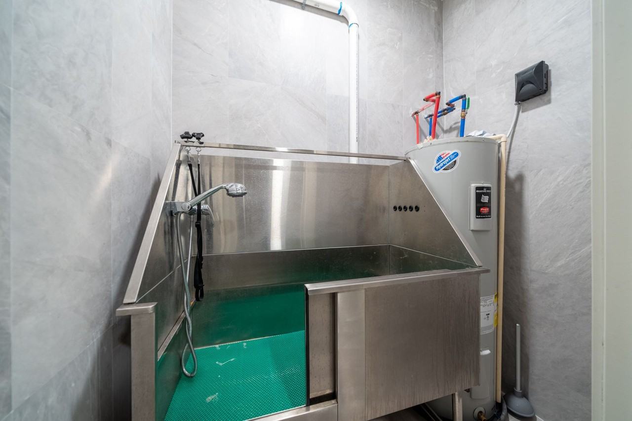 1415 Manhattan - Photo 2 of 50