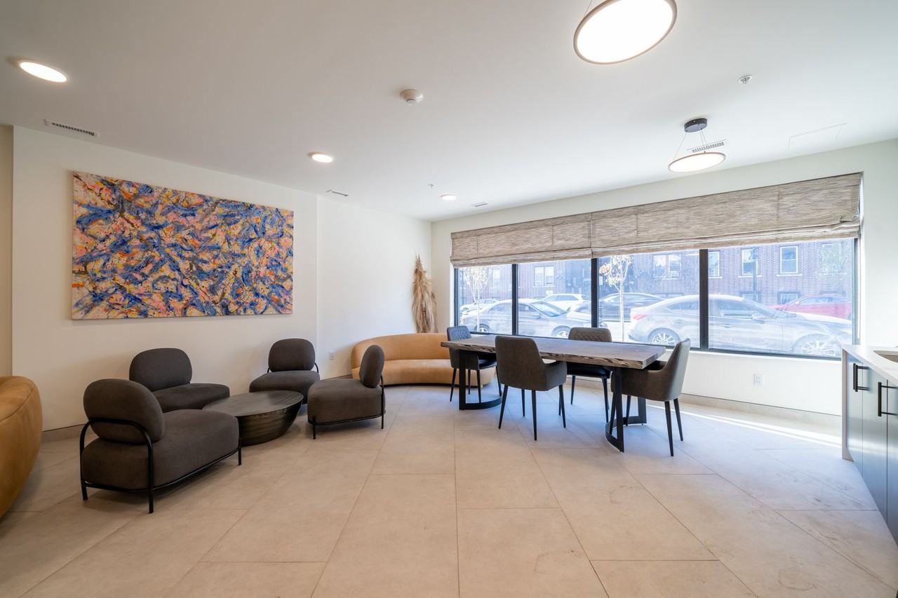 1415 Manhattan - Photo 4 of 50