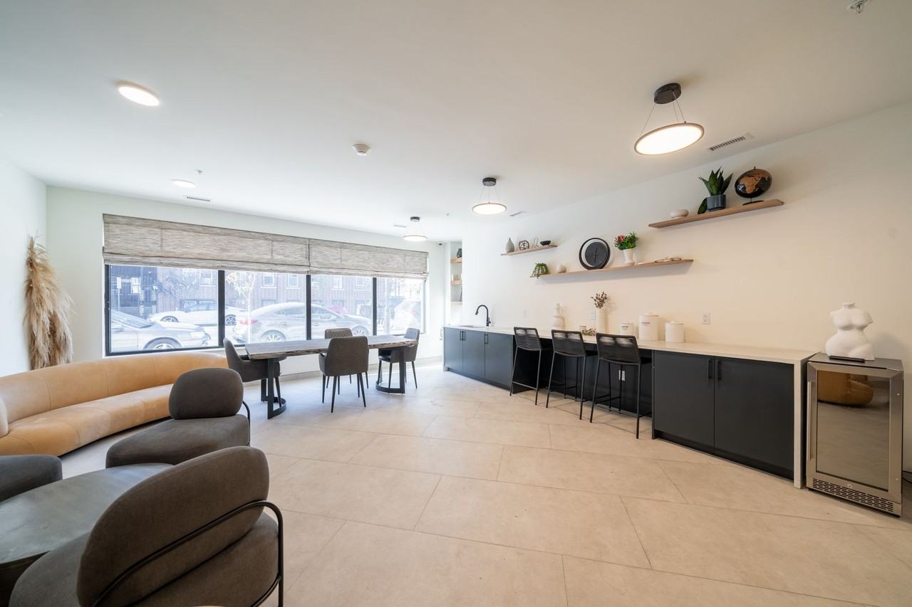 1415 Manhattan - Photo 7 of 50