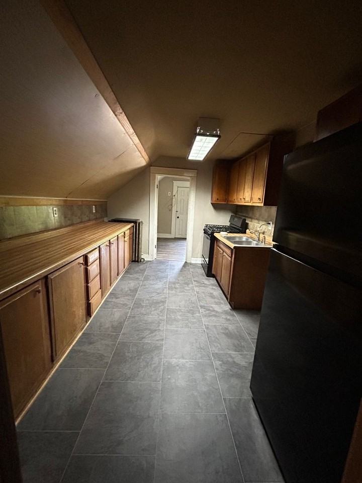 2027 Ellis St - Photo 2 of 6