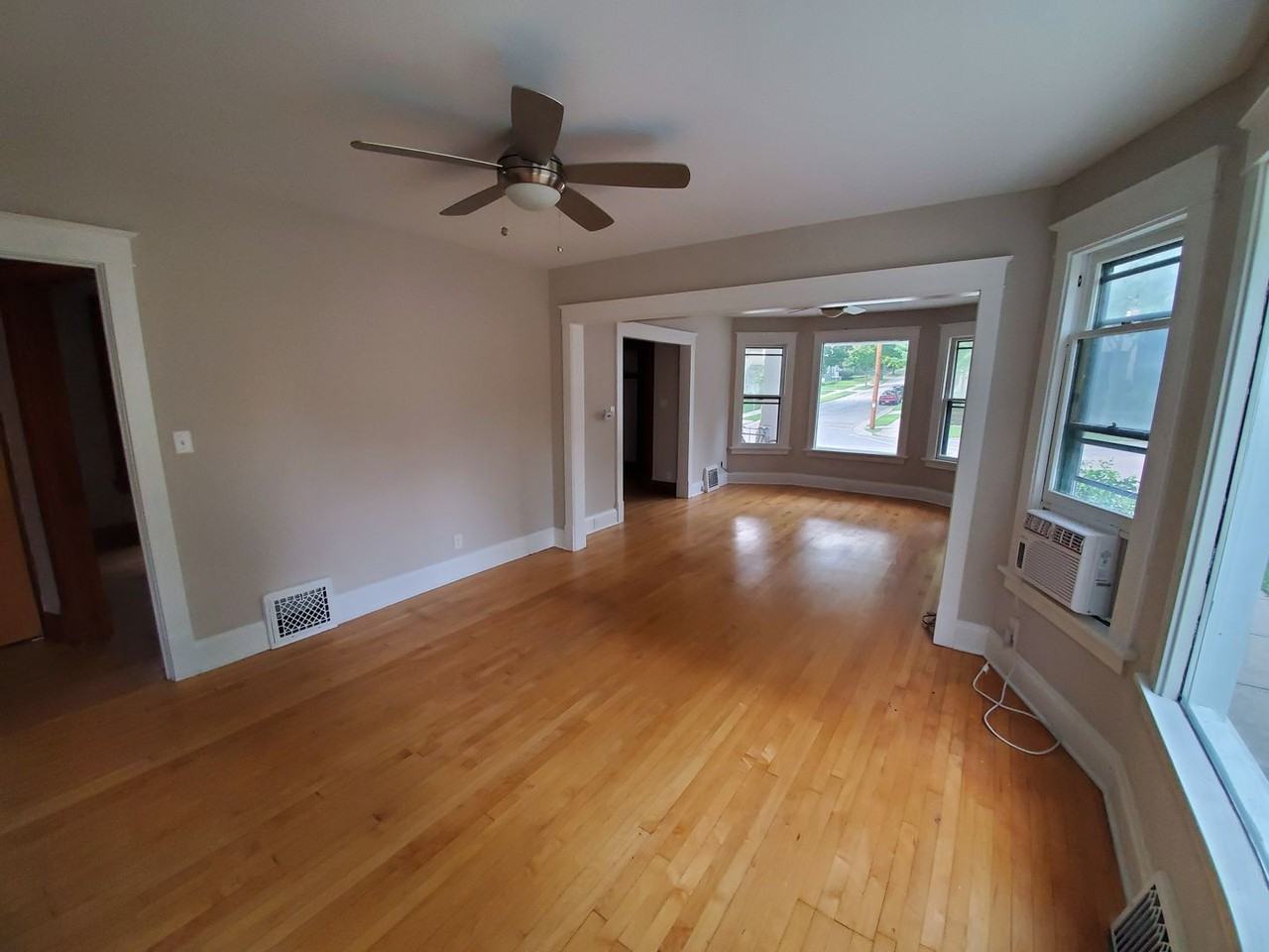 1242 Drake St - Photo 2 of 16