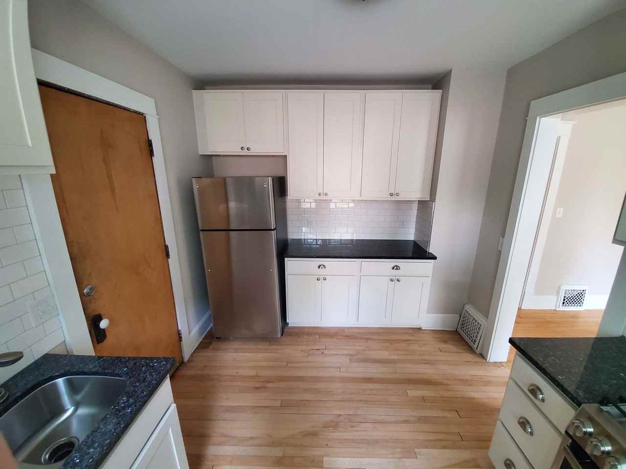 1242 Drake St - Photo 3 of 16