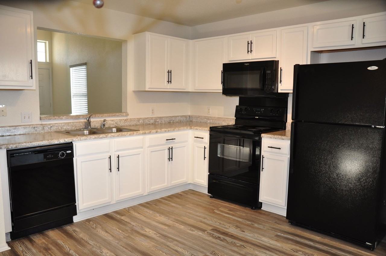 127 Anderson St - Photo 3 of 23