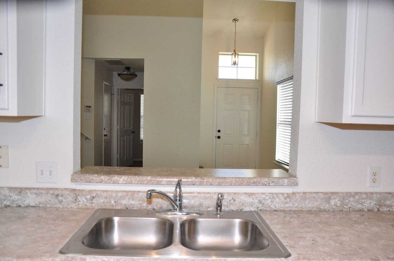 127 Anderson St - Photo 5 of 23