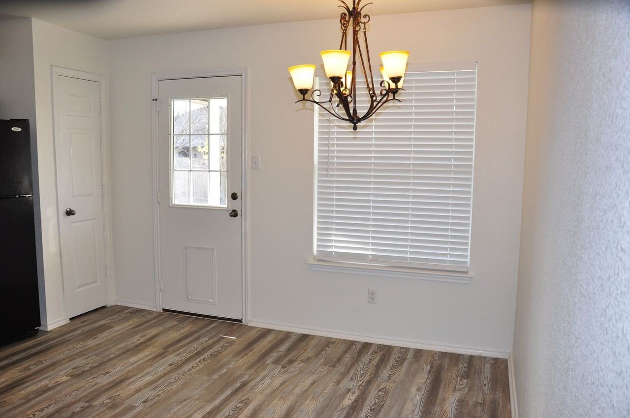 127 Anderson St - Photo 6 of 23