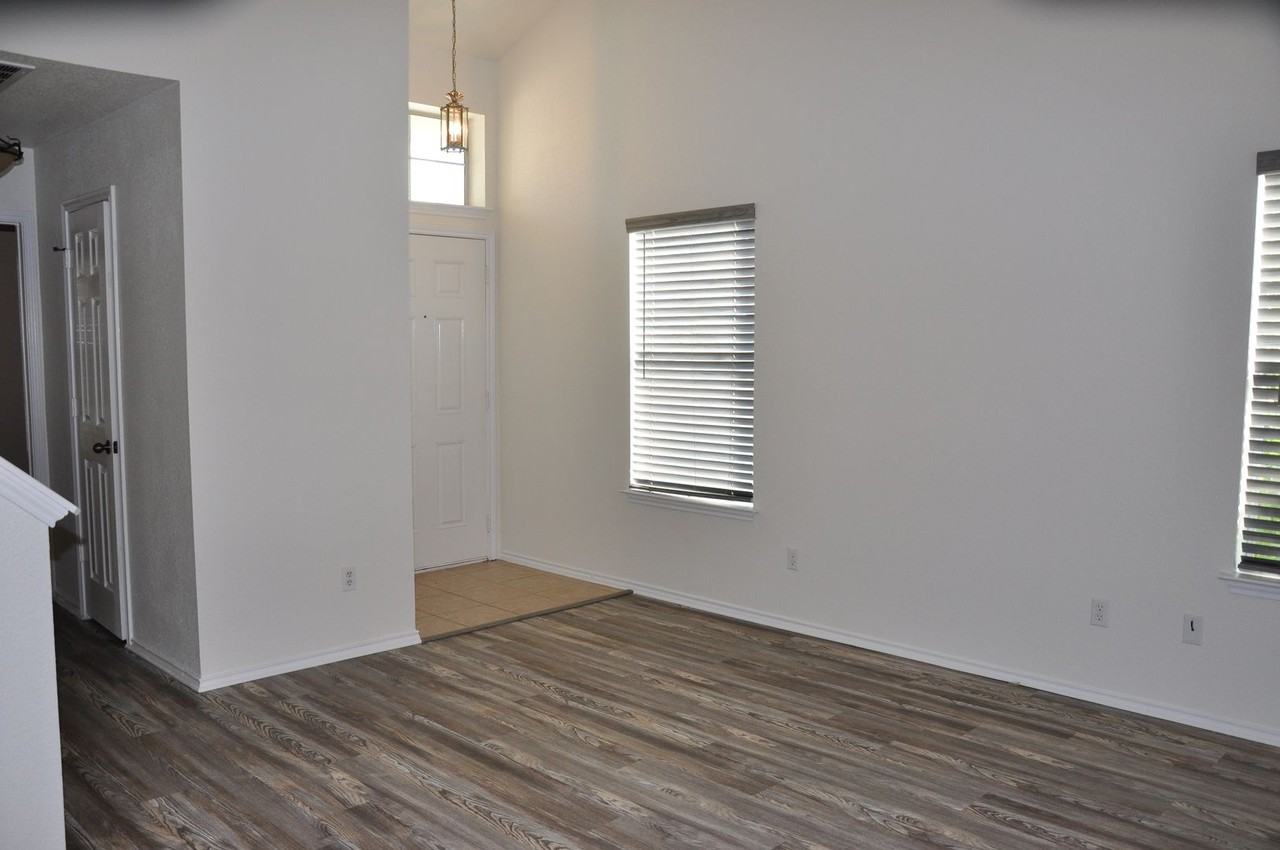 127 Anderson St - Photo 7 of 23