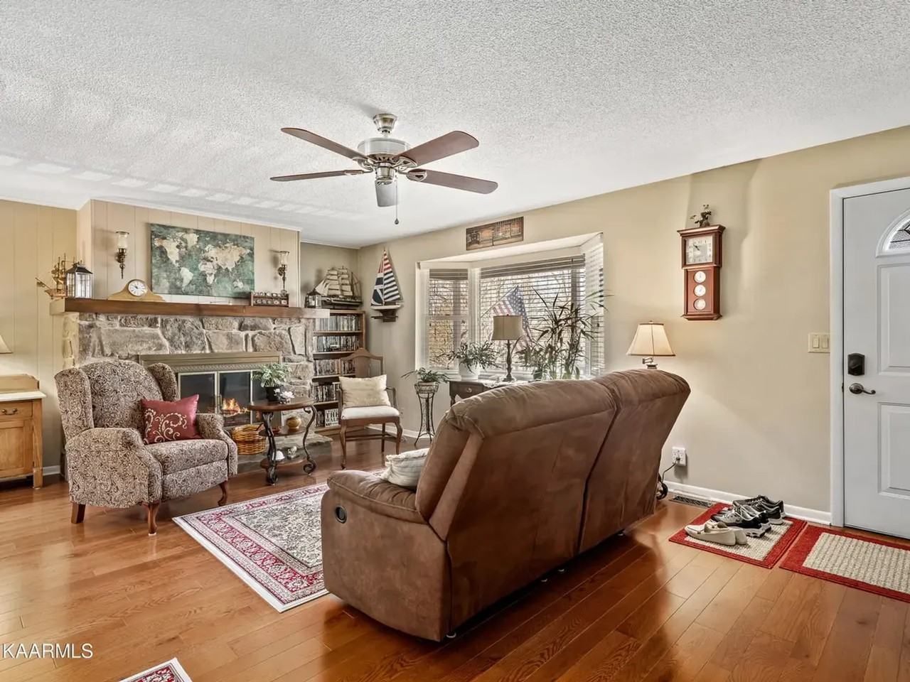 150 Lakeshire Dr - Photo 2 of 8