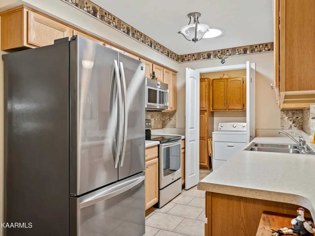 150 Lakeshire Dr - Photo 3 of 8