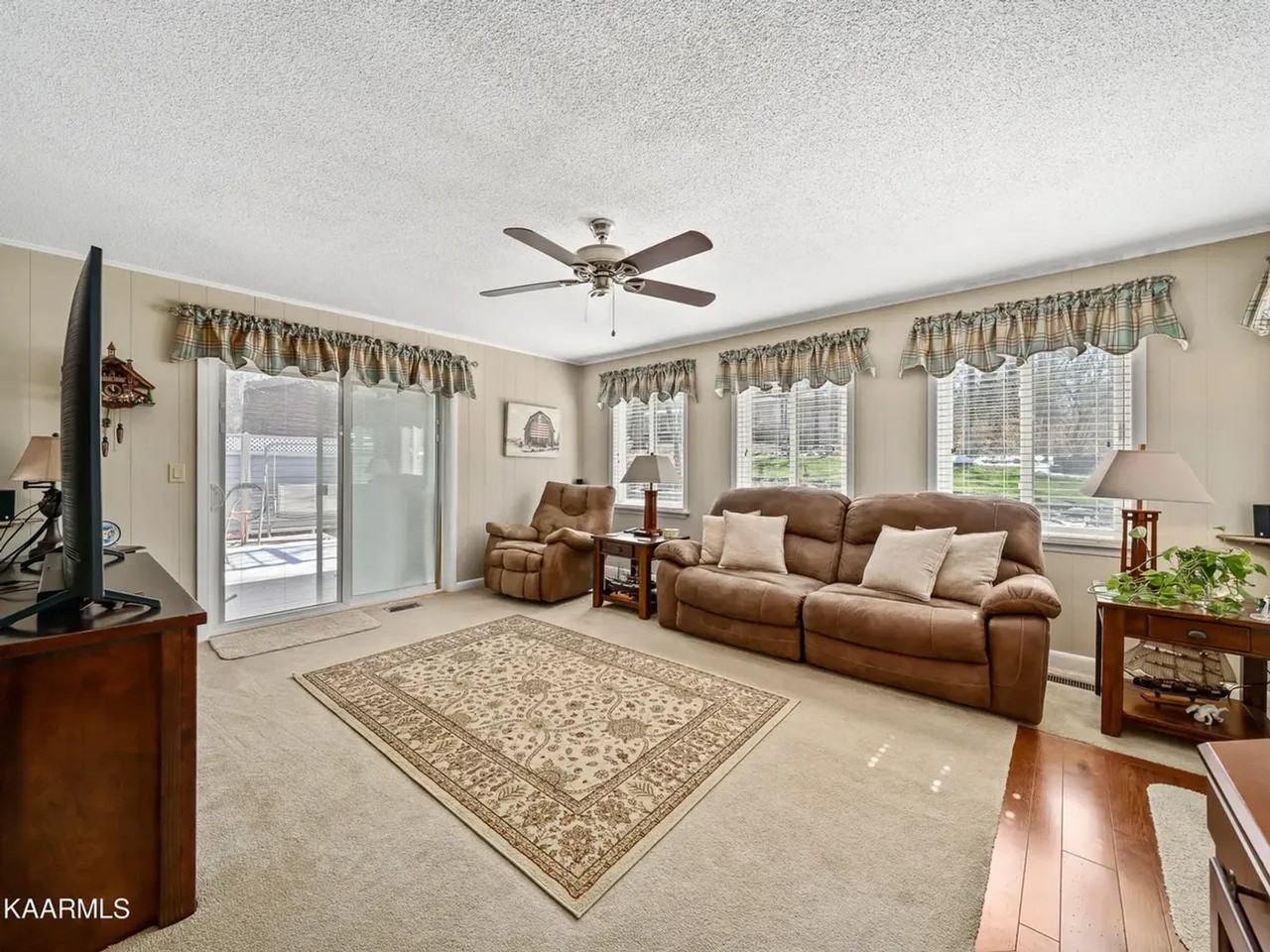 150 Lakeshire Dr - Photo 4 of 8