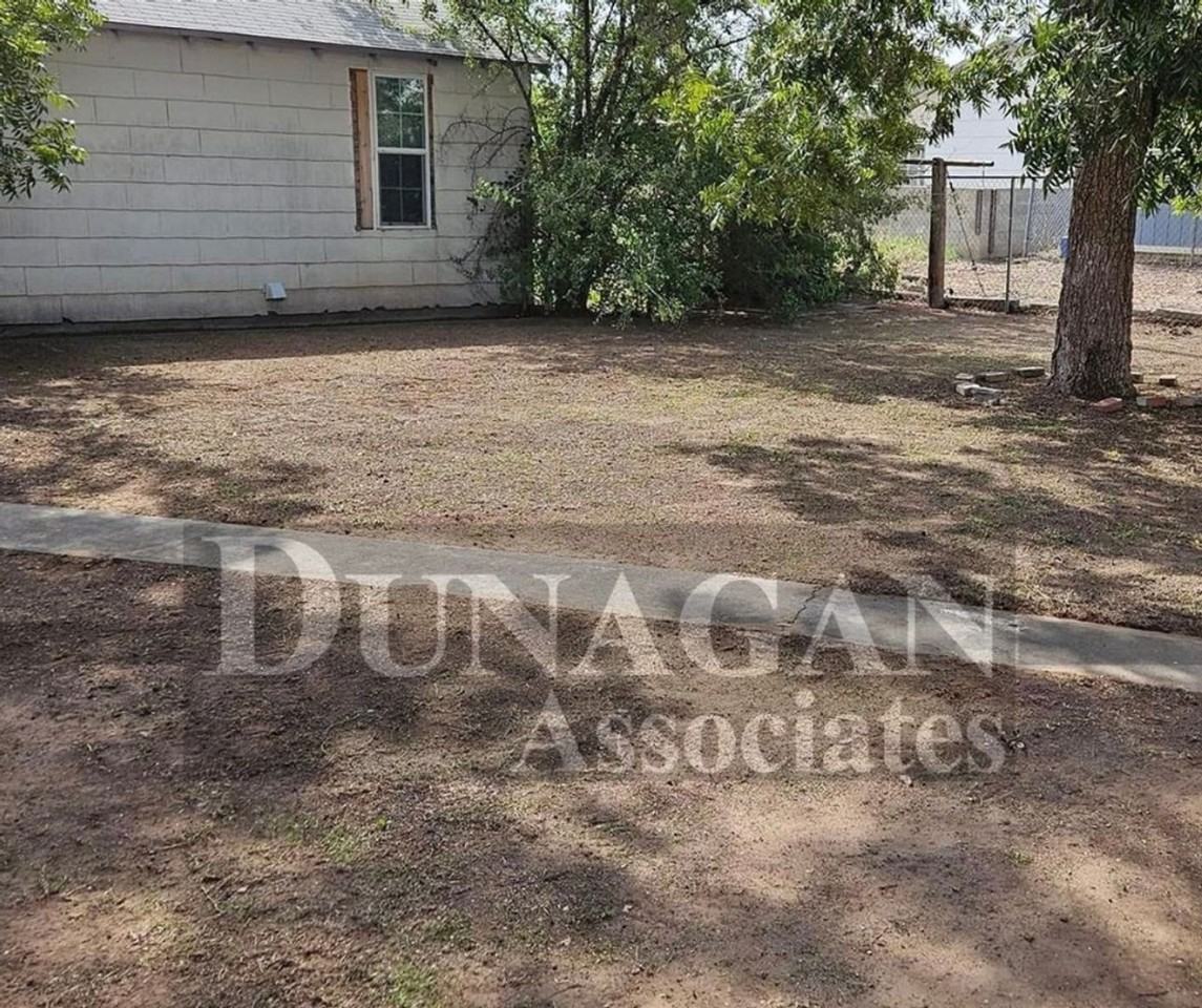 705 N Elm St - Photo 7 of 7