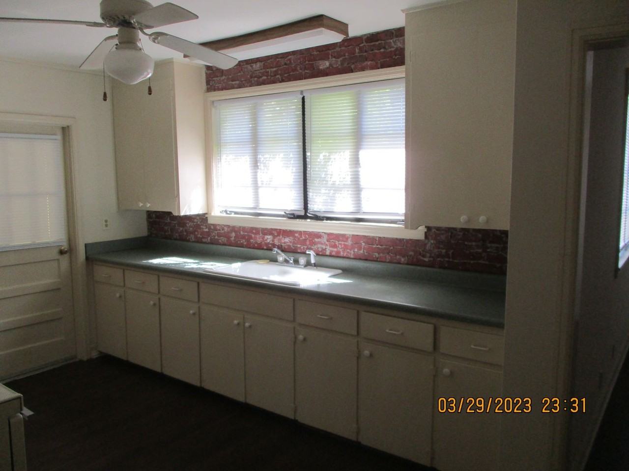 1009 W Society Ave Apt B - Photo 4 of 9
