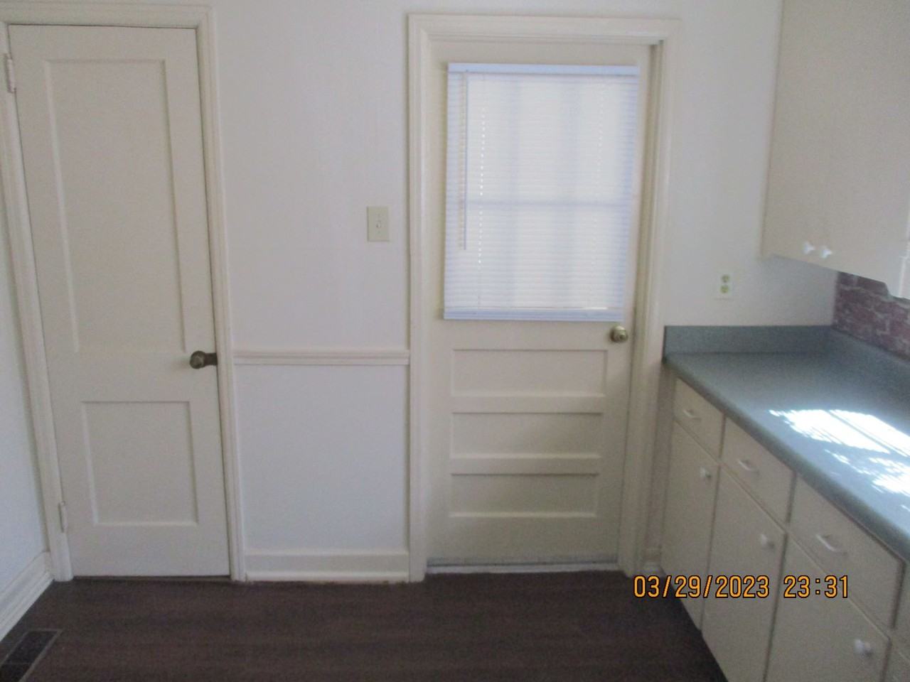 1009 W Society Ave Apt B - Photo 5 of 9