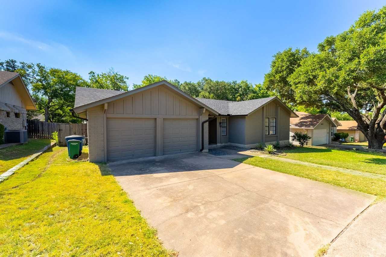 9409 Meadow Vale - Photo 3 of 28