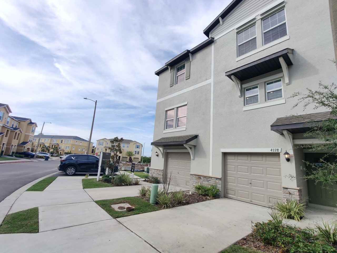 4728 Pickering Harbor Pl - Photo 2 of 36