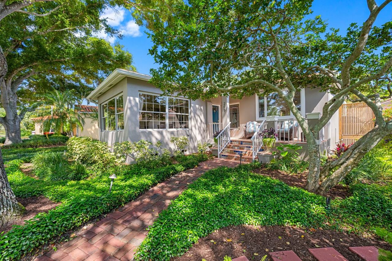 205 25th Ave Ne - Photo 2 of 50