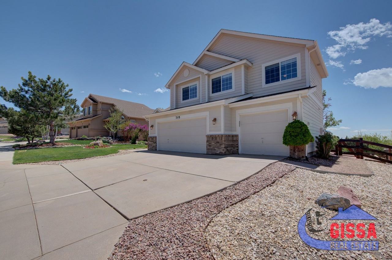 705 Witchhazel Ct - Photo 3 of 50