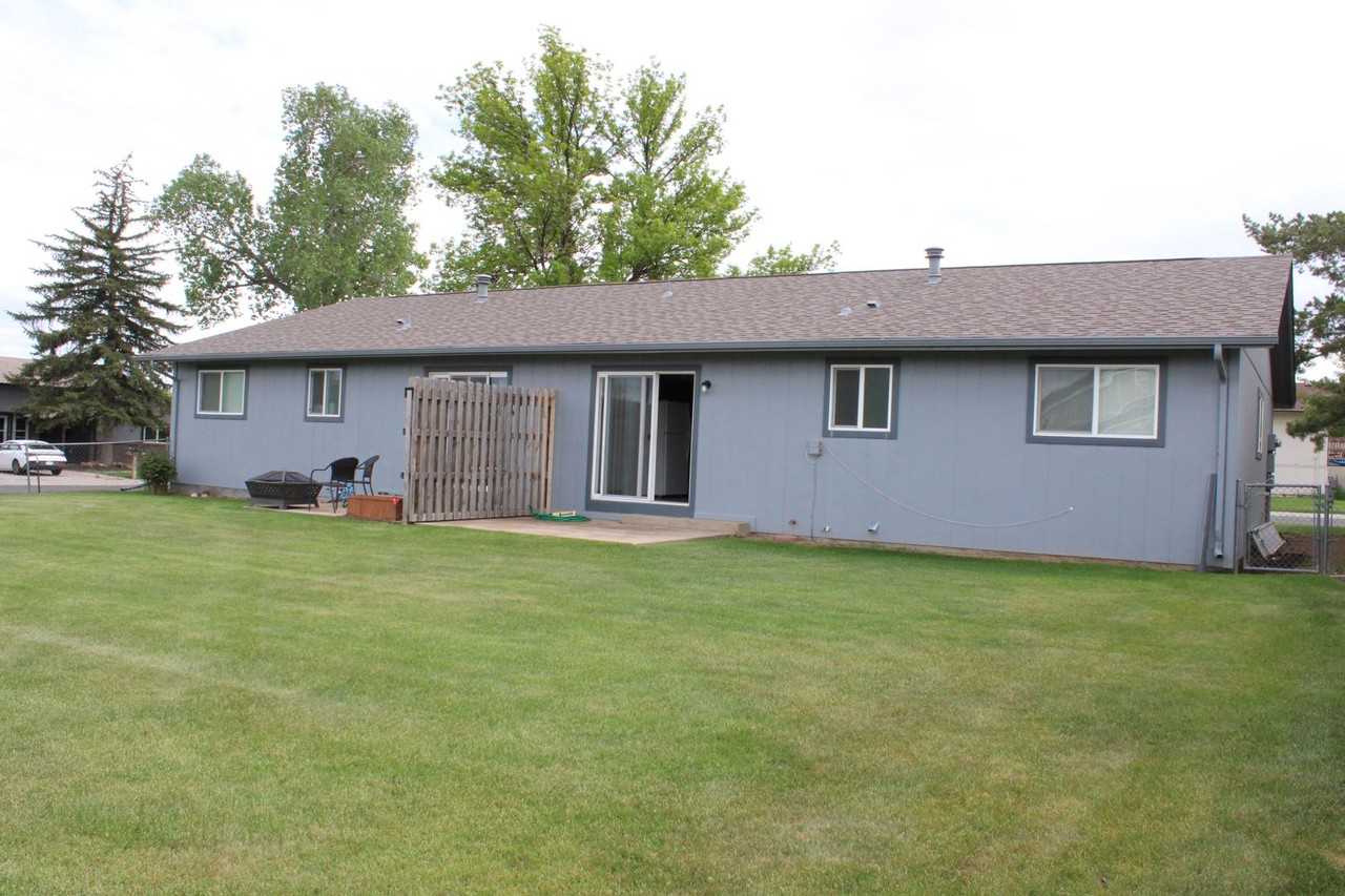 3200 Spruce Drive - Photo 2 of 11