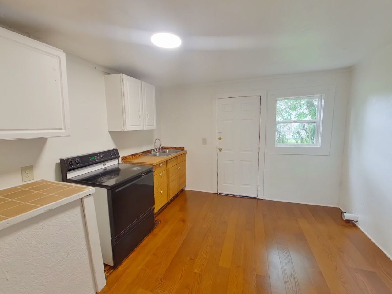 3185 S Davidson St - Photo 5 of 10