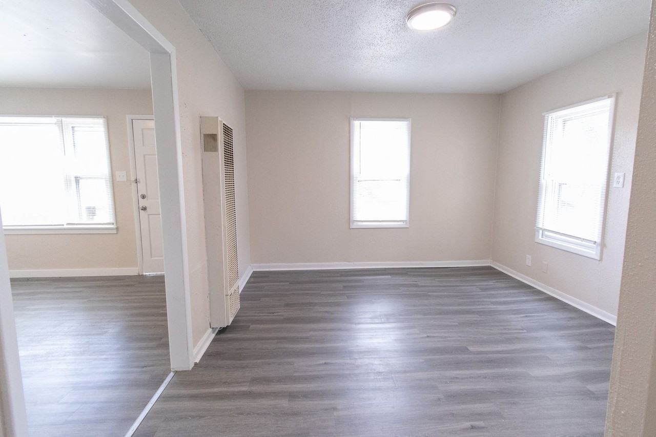 2806 Flora Dr - Photo 3 of 24