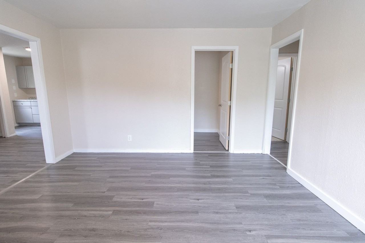 2806 Flora Dr - Photo 4 of 24