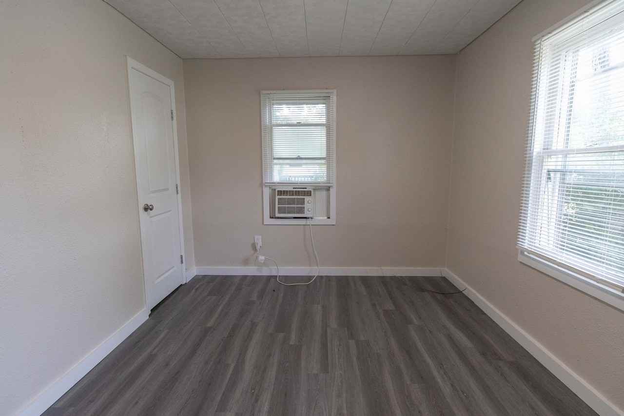 2806 Flora Dr - Photo 7 of 24