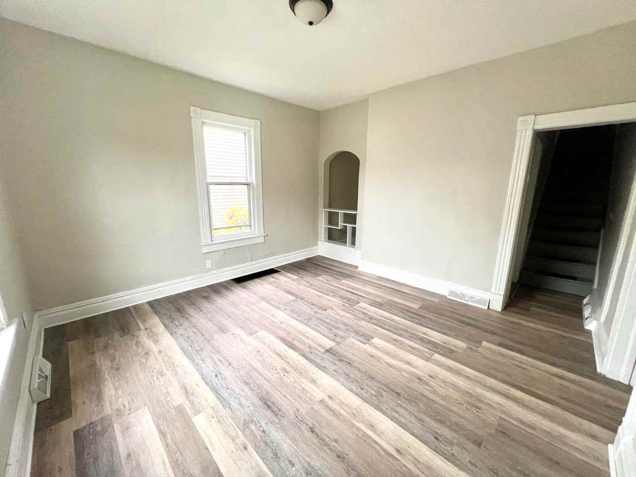111 S Mulberry St - Photo 2 of 21