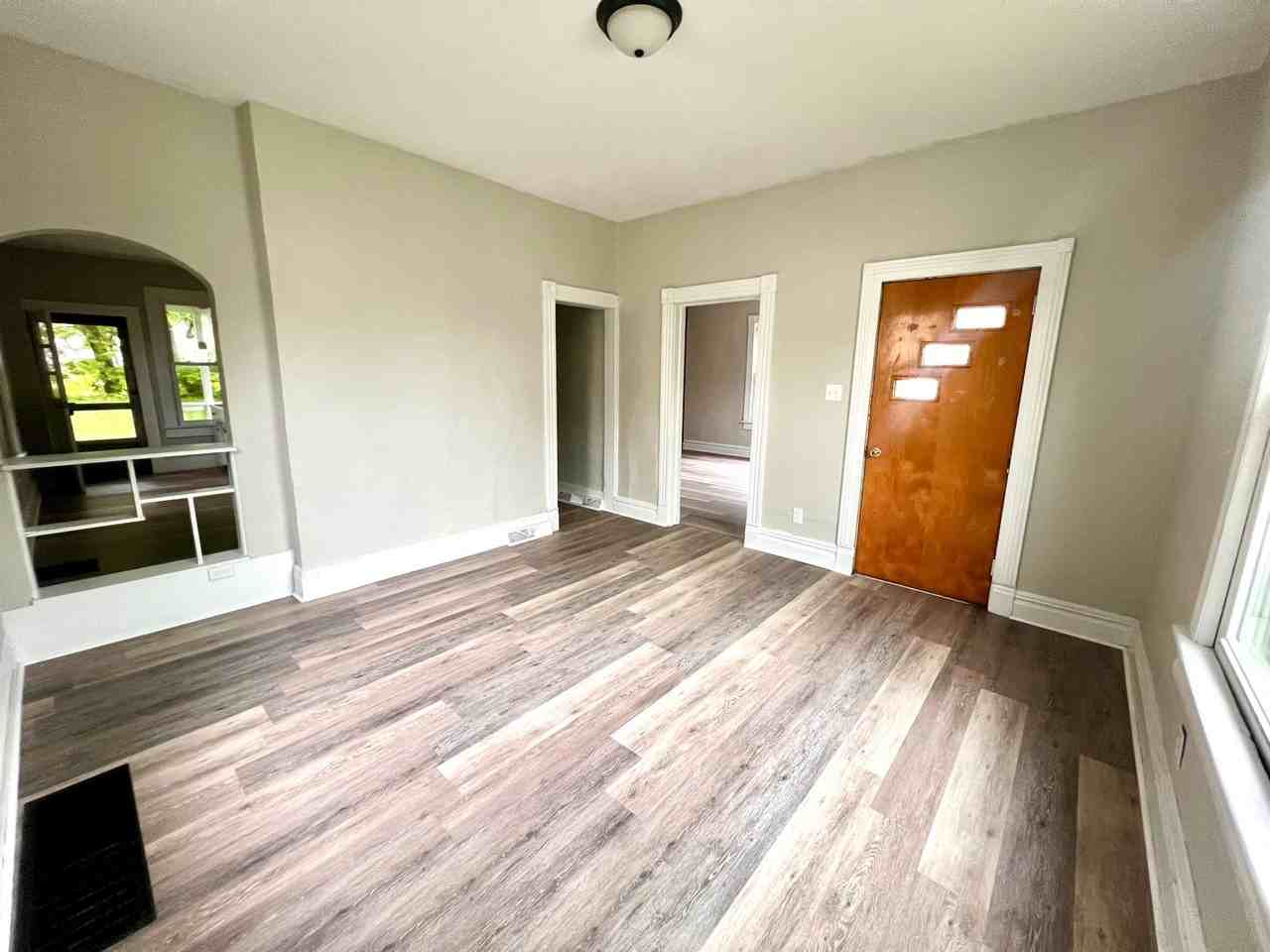 111 S Mulberry St - Photo 3 of 21