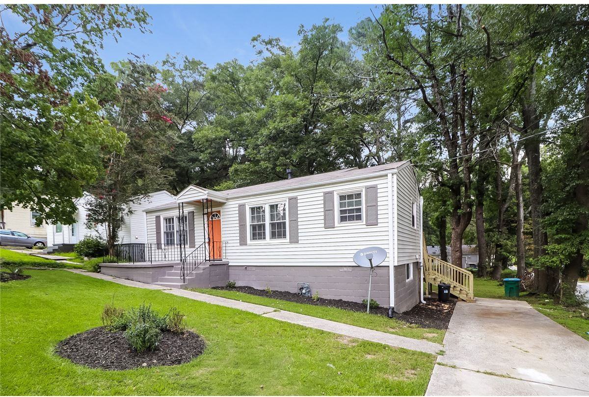 201 Maple St - Photo 2 of 15