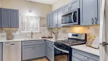 featured image of 10 Lakeside Way