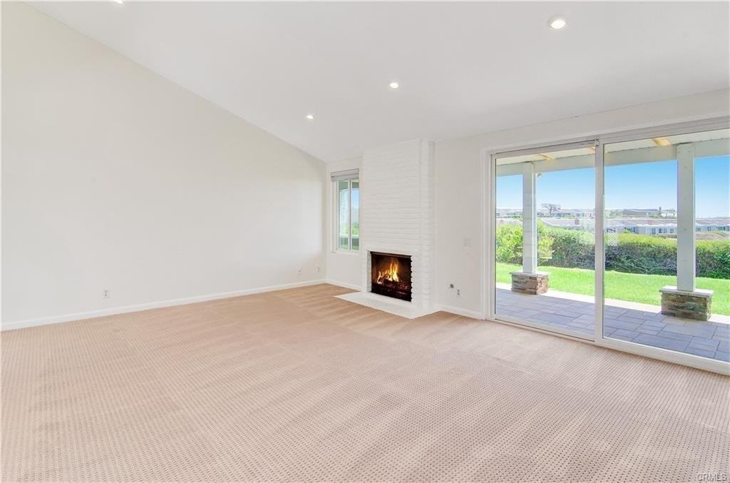 22852 Mariano Dr - Photo 3 of 8