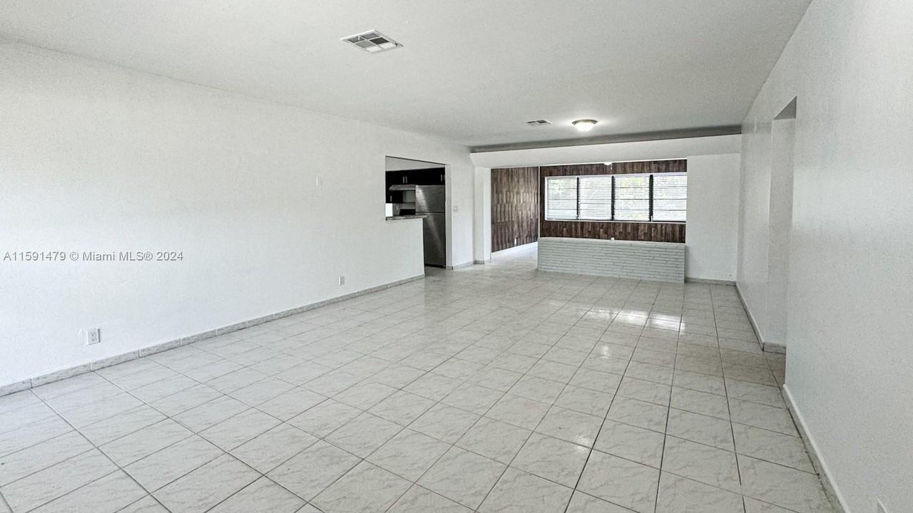 1069 Carolina Ave - Photo 3 of 8