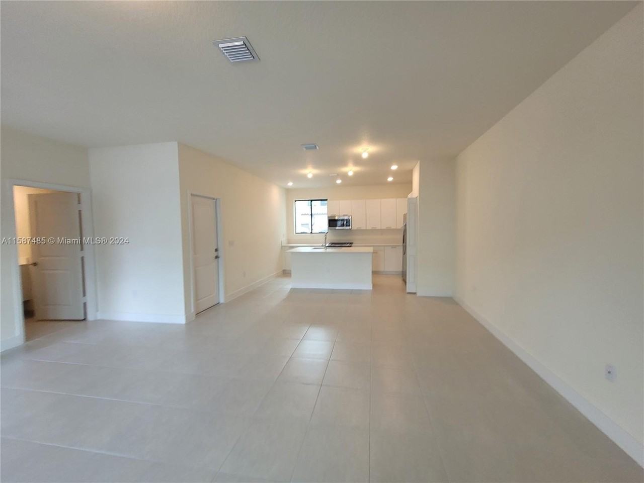 4558 Nw 83rd Ave - Photo 3 of 8