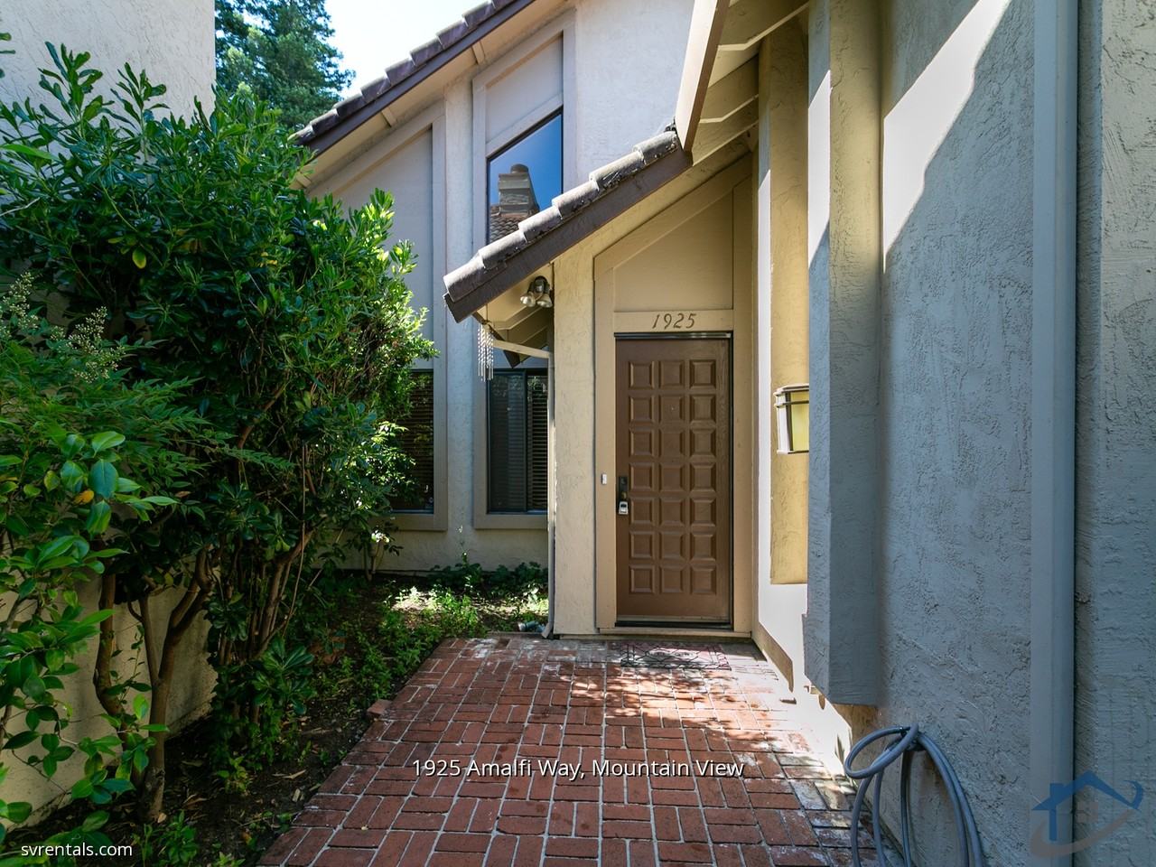 1925 Amalfi Way - Photo 2 of 23