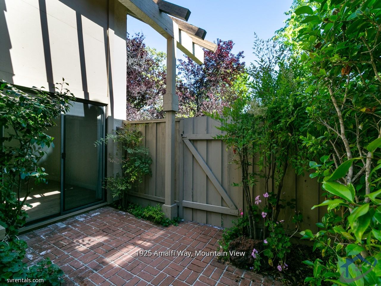 1925 Amalfi Way - Photo 3 of 23